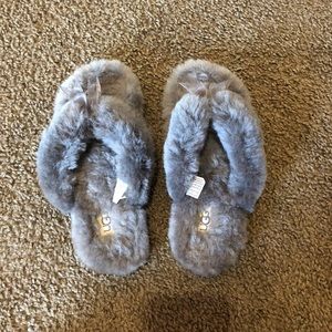 UGG SLIPPERS - DISCONTINUED SIZE 5 NW/OT